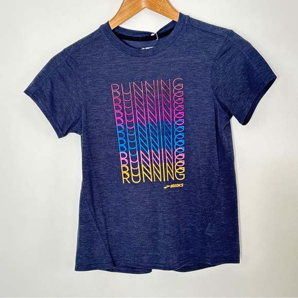 Brooks Tops - Brooks Running Distance Graphic TShirt Size XS NEW Short Sleeves Heather Navy